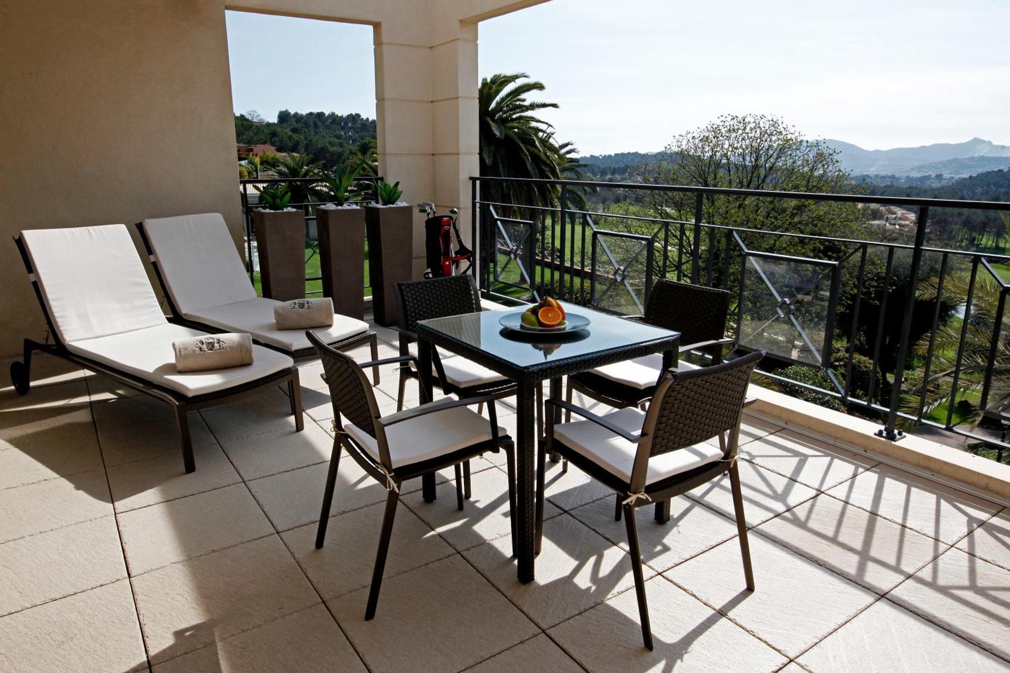 Royal Mougins Golf, Hotel & Spa De Luxe Стая снимка